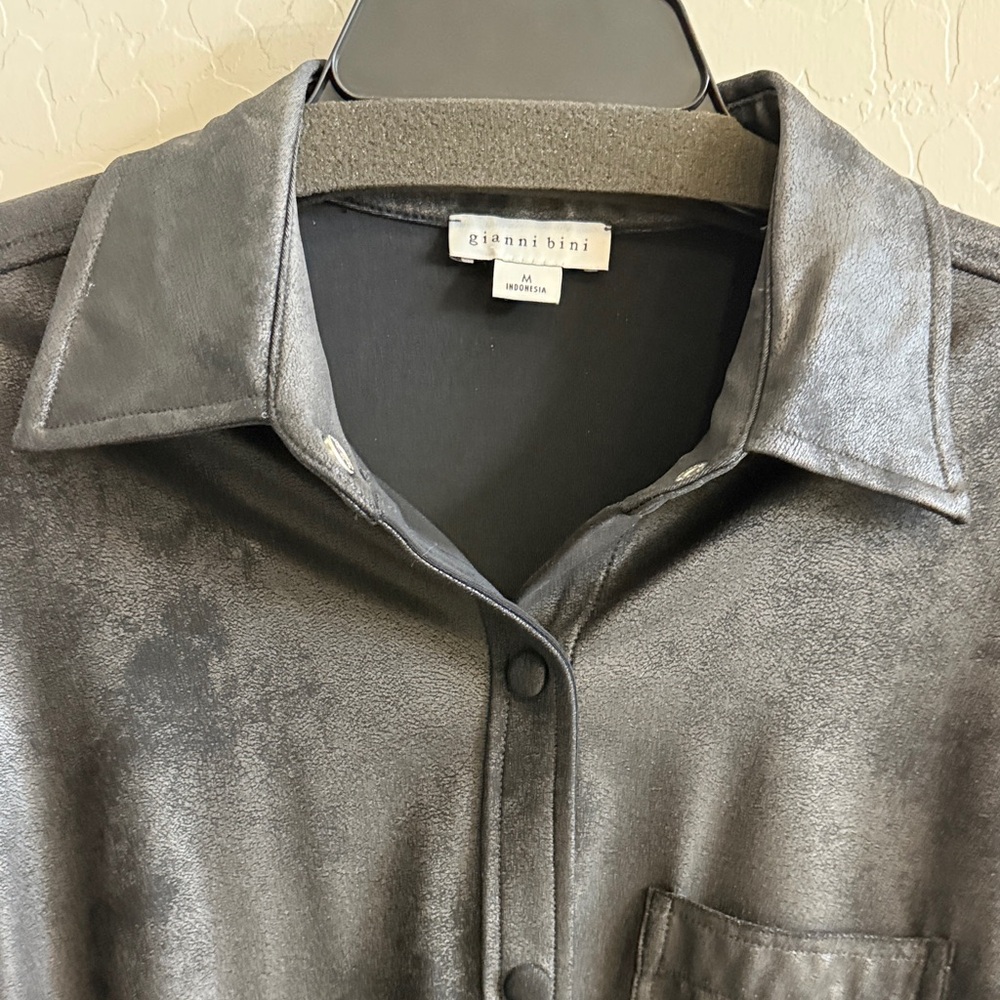 Gianni Bini Black Shirt extra long snap up shirt shimmery material.  Size medium - Picture 3 of 15